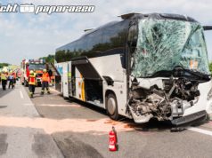 Uhyst a.T.: Reisebus prallt auf LKW