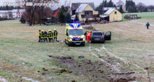 Citroen kommt von Fahrbahn ab – 2 Verletzte