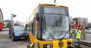 PKW rechtswidrig gefahren: Schon wieder Unfall mit Straßenbahn in Dresden