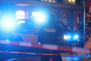 Dresden – Straßensperrung: PKW von Polizei durchsucht
