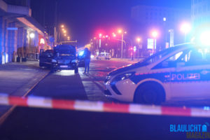 Dresden – Straßensperrung: PKW von Polizei durchsucht