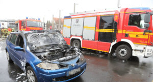 Renault fängt während der Fahrt Feuer