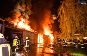 Feuerwehr löscht Großbrand in Diehmen