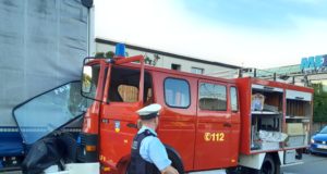 Historisches Feuerwehrfahrzeug verunfallt