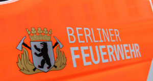 Berlin: Einsatzkräfte angegriffen und Einsatzfahrzeuge geplündert