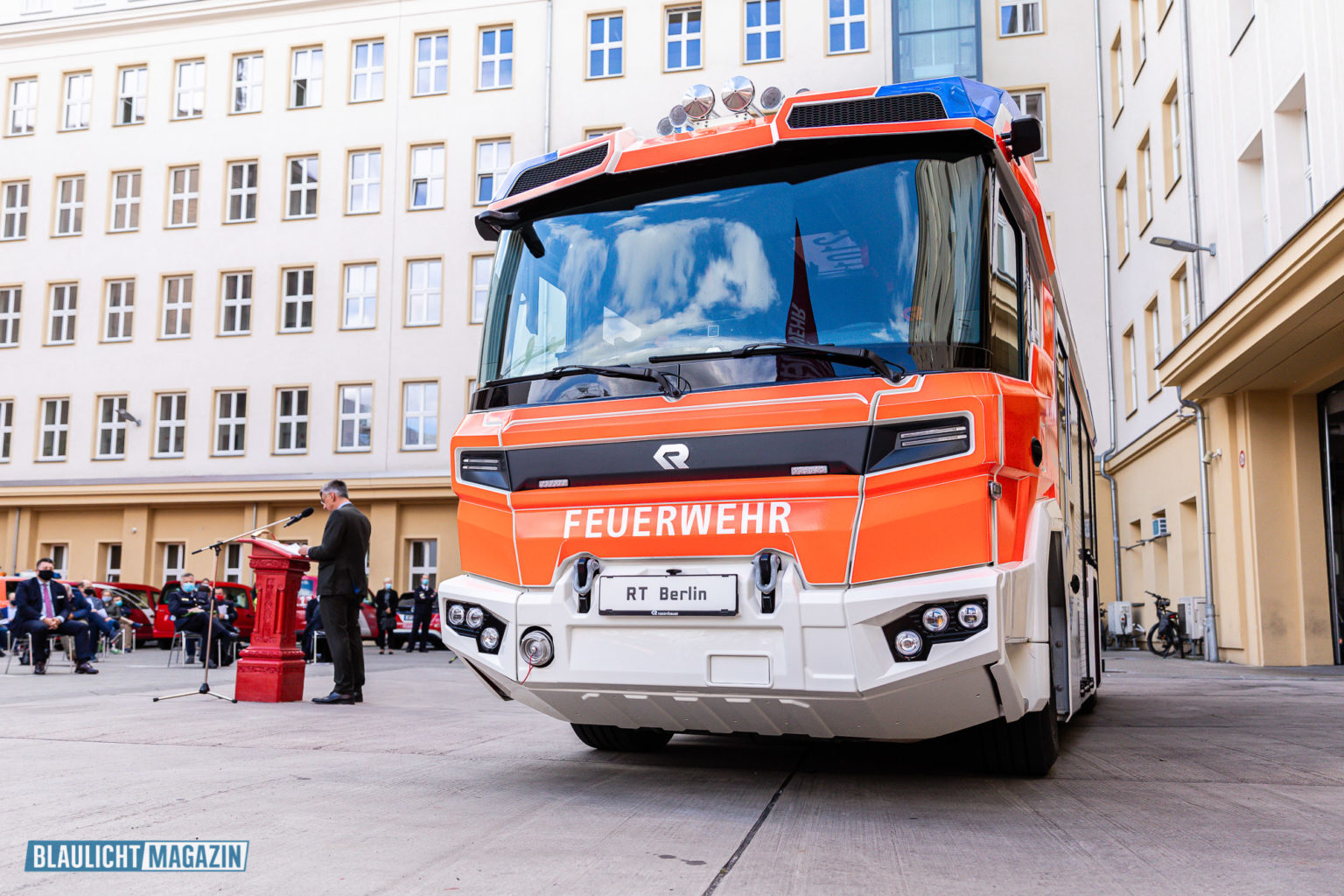 Berliner Feuerwehr Stellt Modernstes Einsatzfahrzeug Der Welt In Dienst ...