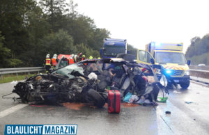Schwerer Unfall auf Autobahn 4: Fahrer lebensgefährlich verletzt