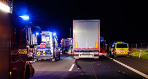 LKW erfasst Fußgänger auf der Autobahn bei Pulsnitz