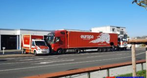 Zugeparkt: Feuerwehr erteilt Falschparker eine Lektion