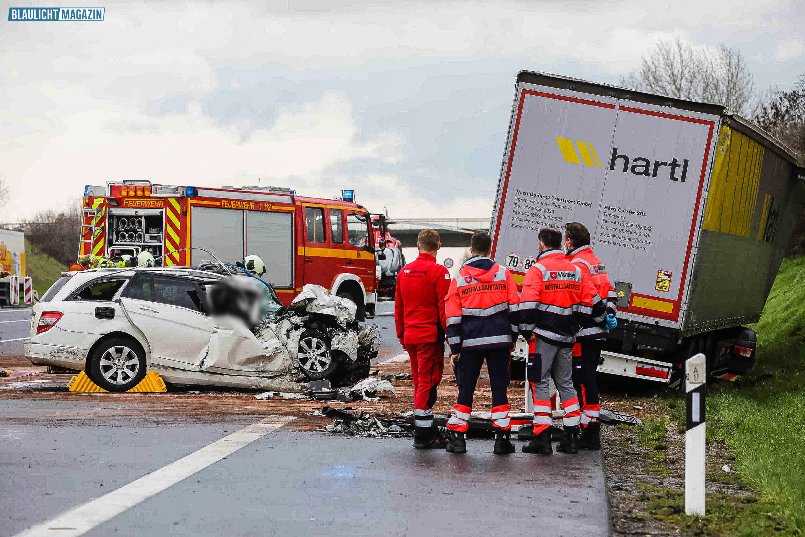 Dresden Schwere Unfall Auf A17 – Mercedes Kollidiert Mit LKW: 1 Toter ...