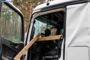 Tauscha – LKW kollidieren seitlich miteinander: zwei Personen verletzt