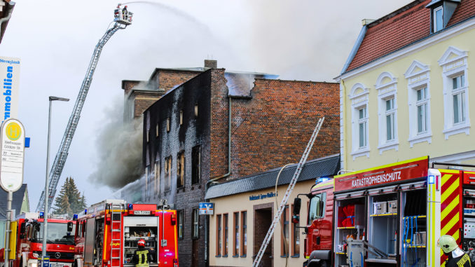 20210426_Grossbrand_Weisswasser_Volkshaus-5