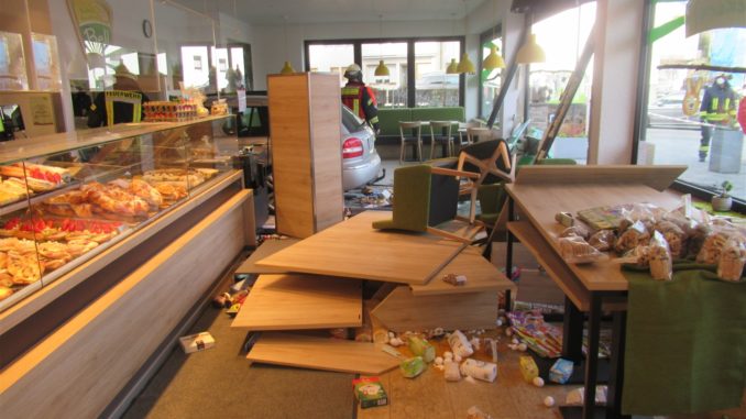 Die Inneneinrichtung der Bäckerei wurde erheblich beschädigt