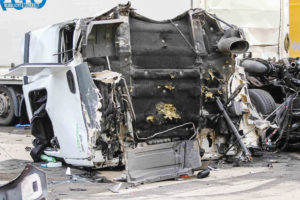 BAB14/Nossen – Schwerer Unfall: 3 LKW und ein PKW kollidieren