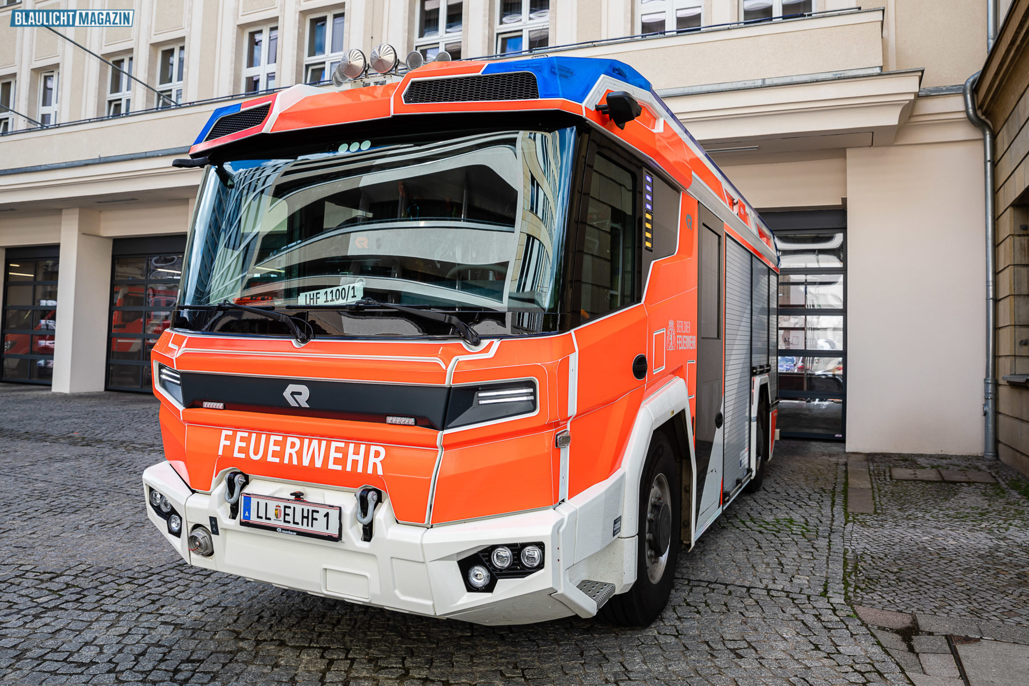 Elektro-Löschfahrzeug: Das eLHF der Berliner Feuerwehr | Blaulicht ...