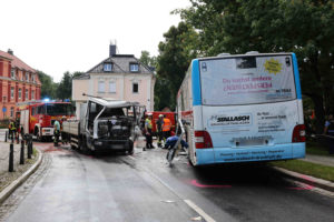 Bischofswerda – LKW kollidiert mit Linienbus: 3 Verletzte