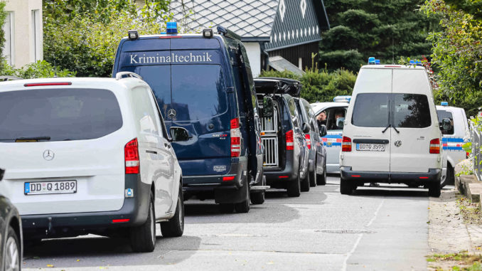 Großröhrsdorf - Tötungsdelikt Wiktoria: 15-jähriger Tatverdächtiger festgenommen - Polizei und Kriminalpolizei durchsucht Wohnung