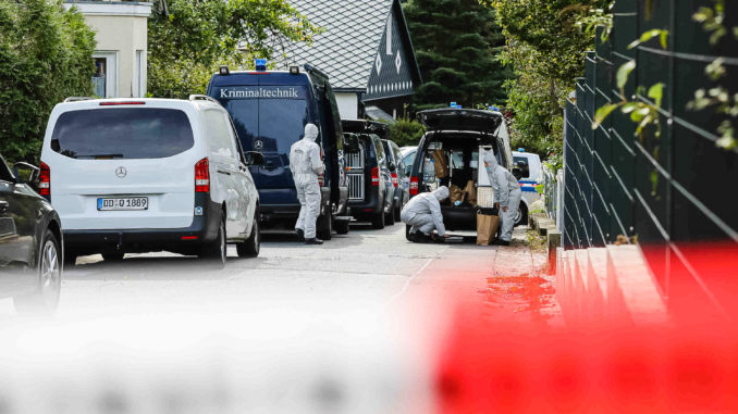 Großröhrsdorf - Tötungsdelikt Wiktoria: 15-jähriger Tatverdächtiger festgenommen - Polizei und Kriminalpolizei durchsucht Wohnung