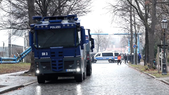 Wasserwerfer_Dresden_01