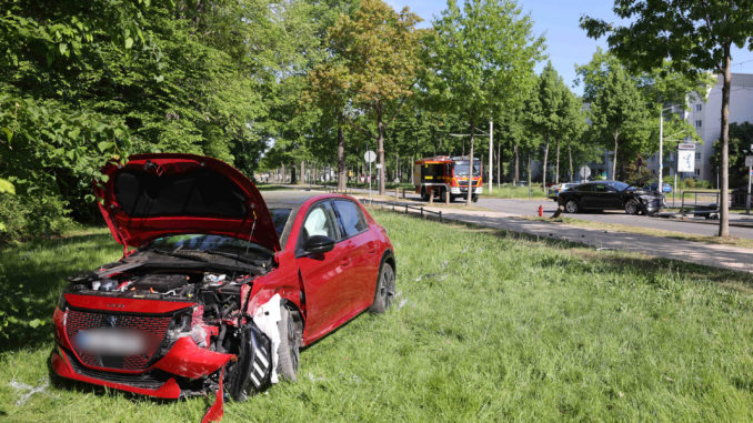 Dresden - Zwei E-Fahrzeuge kollidieren