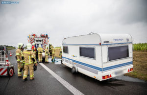 Feuerwehreinsatz auf der A4 nach Defekt an einem Wohnwagen