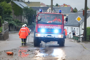 Neukirch – Heftiges Unwetter zieht über Teile Ostsachsens – Straßen mit Schlamm und Wasser überflutet