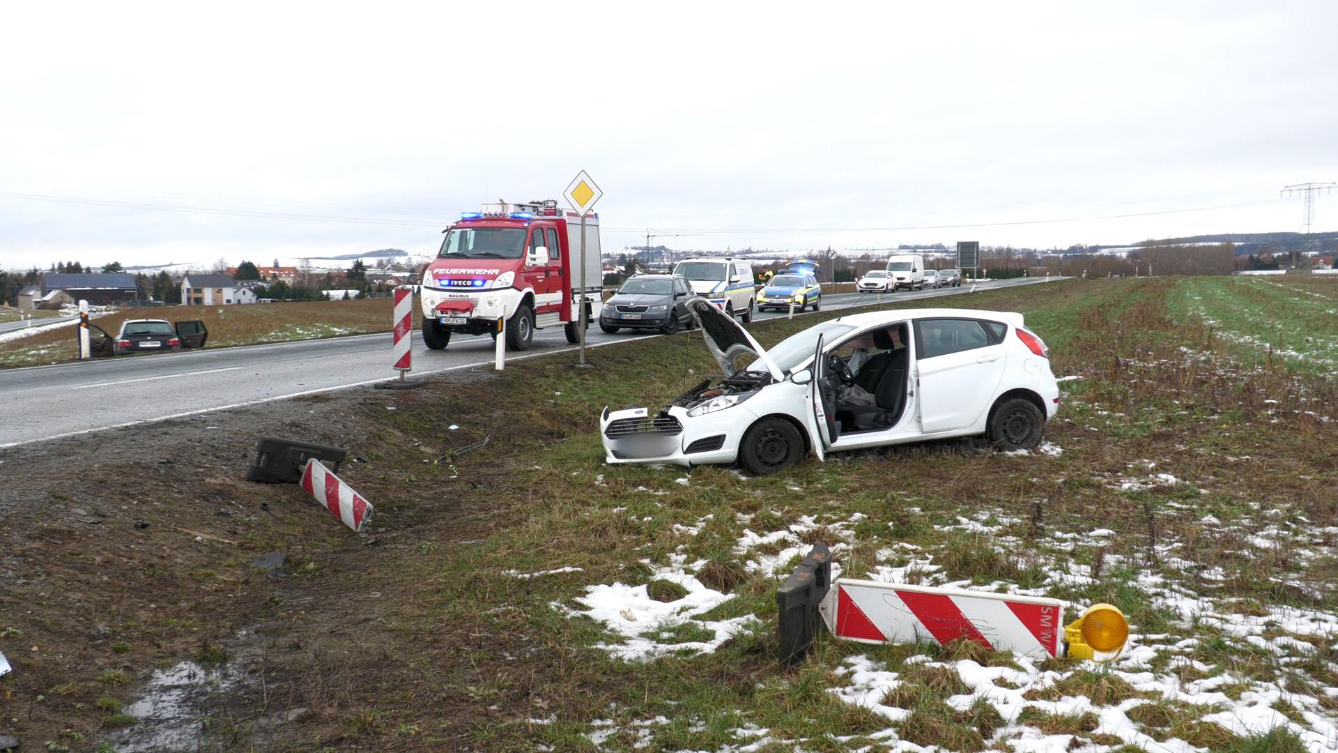 Sechs-Verletzte-bei-schwerem-Unfall-in-Leppersdorf
