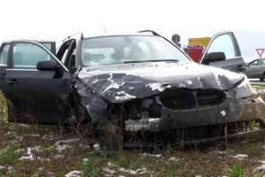 Sechs Verletzte bei schwerem Unfall in Leppersdorf – BMW und Ford stoßen auf Kreuzung zusammen