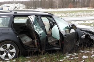 Sechs Verletzte bei schwerem Unfall in Leppersdorf – BMW und Ford stoßen auf Kreuzung zusammen