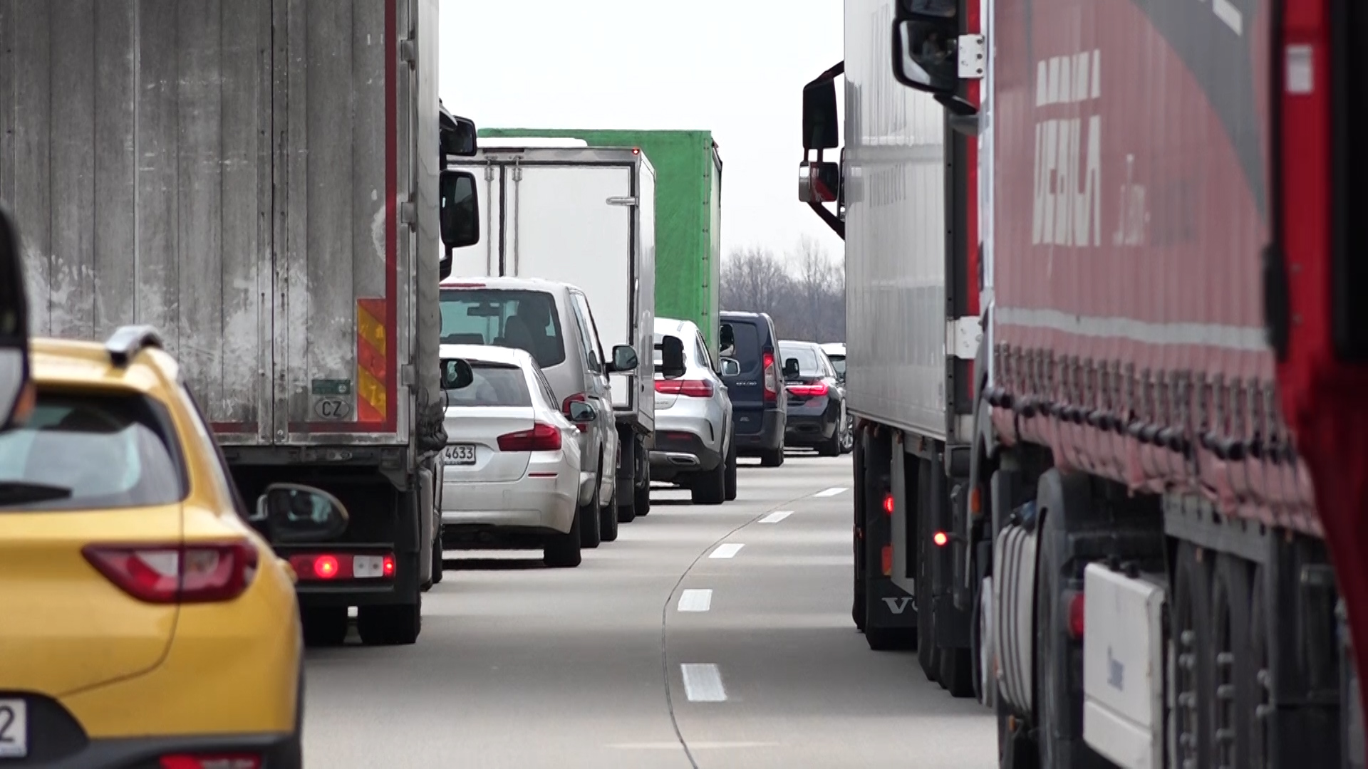 Wegen-wei-em-Pulver-50-Kilometer-Autobahn-gesperrt-