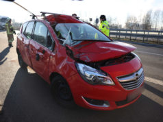 PKW kracht in Heck von Transporter