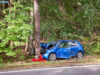 Von Fahrbahn abgekommen und gegen Baum gekracht