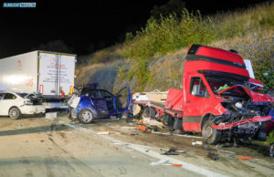 LKW kracht in Stauende: 16 Verletzte auf Autobahn in Sachsen