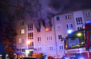 Wohnung in Vollbrand: eine Person verletzt