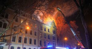 Dachstuhlbrand in Dresden – Feuerwehr im Großeinsatz