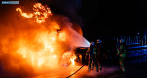 Milchlaster geht am Vorweihnachtsabend auf der A4 in Flammen auf