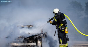 PKW geht nach Unfall auf Autobahn in Flammen auf