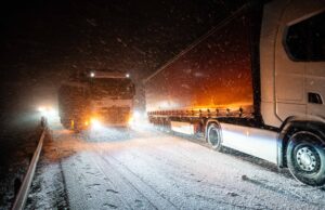 Winter-Chaos auf A4 – Polizei und THW im Einsatz