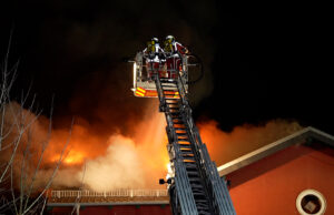 Bahnhof in Flammen! Gebäude brennt in Großröhrsdorf