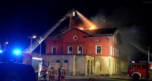 Nach Brand in Bahnhof: Polizei ermittelt zur Brandursache