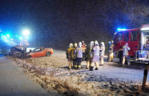 Autos gehen nach Unfall in Flammen auf