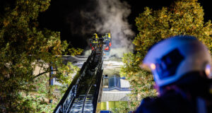 Feuer im vierten Stock: Wohnungsbrand in Hoyerswerda