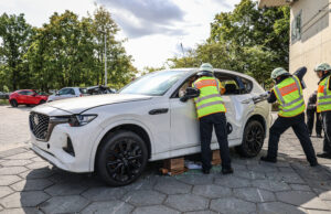 Mazda stellt Hybridfahrzeuge aus Nullserie zum Üben zur Verfügung