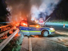 Bei Absicherung: Auto kracht in Streifenwagen!