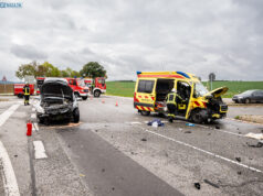 Schwerer Unfall bei Gnaschwitz – Krankentransportwagen kollidiert mit Pkw