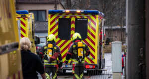 Kohlenmonoxid-Austritt: Feuerwehr rettet Bewohner aus Haus
