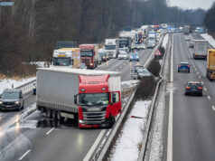 Autobahnsperrung nach Unfall auf A4 bei Pulsnitz