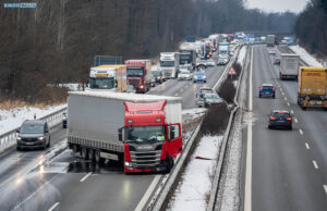Autobahnsperrung nach Unfall auf A4 bei Pulsnitz