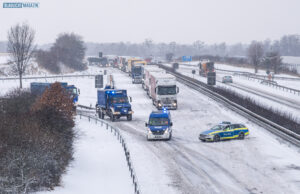 Schneechaos auf A4 in Ostsachsen: Beide Fahrtrichtungen blockiert