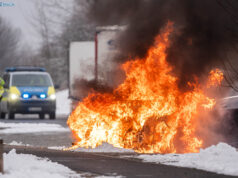 PKW-Brand auf der A4 am Rastplatz Rödertal bei Ohorn